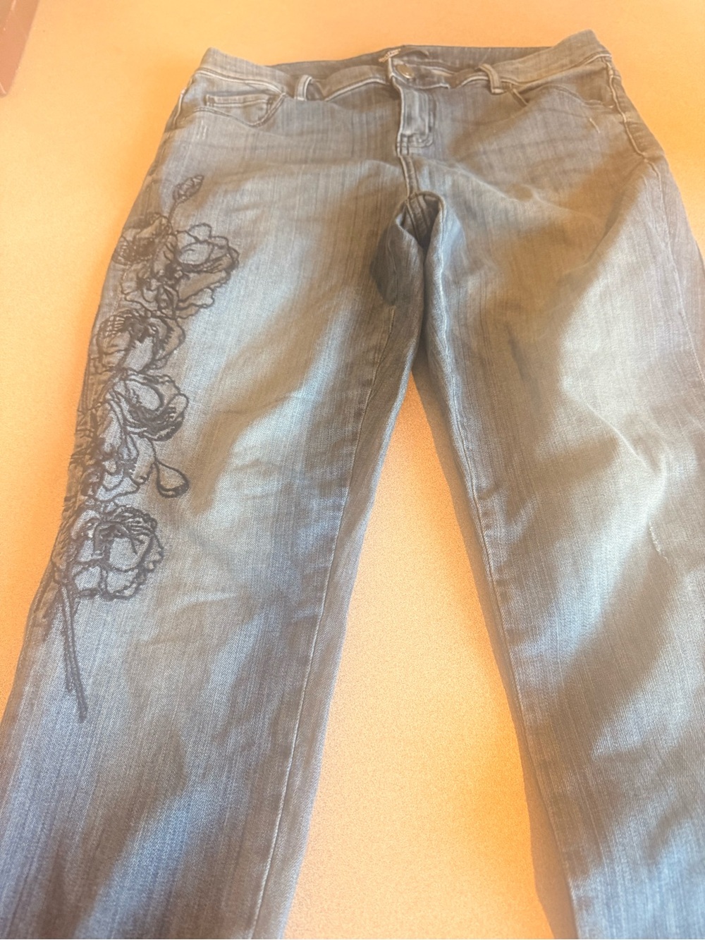 Jeans Subcategory - Picture 4 of 9